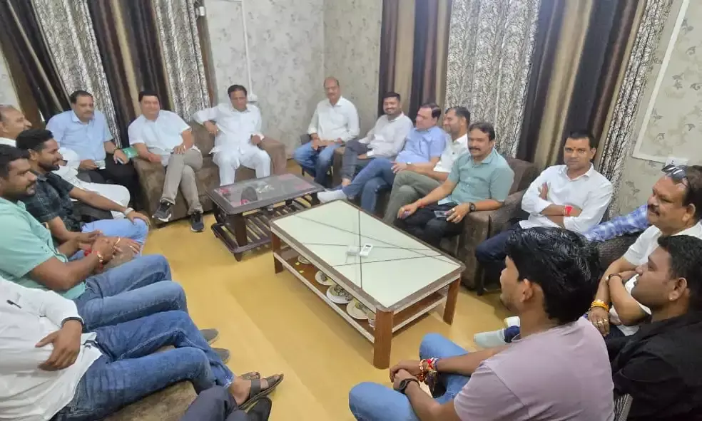 तैयारियों के संदर्भ में विधायक कृपलानी ने ली जनप्रतिनिधियों की बैठक, सौंपी जिम्मेदारी तैयारियों के संदर्भ में विधायक कृपलानी ने ली जनप्रतिनिधियों की बैठक, सौंपी जिम्मेदारी