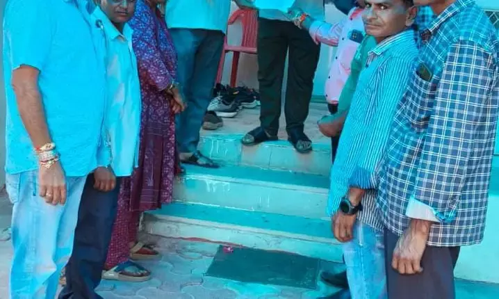 मंत्रालयिक कर्मचारीयो ने विधायक को सौंपा पुकार दस्तावेज मंत्रालयिक कर्मचारीयो ने विधायक को सौंपा पुकार दस्तावेज