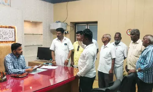 बाबा साहब भीमराव अंबेडकर की प्रतिमा की ऊंचाई बढ़ाने को लेकर दिया ज्ञापन बाबा साहब भीमराव अंबेडकर की प्रतिमा की ऊंचाई बढ़ाने को लेकर दिया ज्ञापन