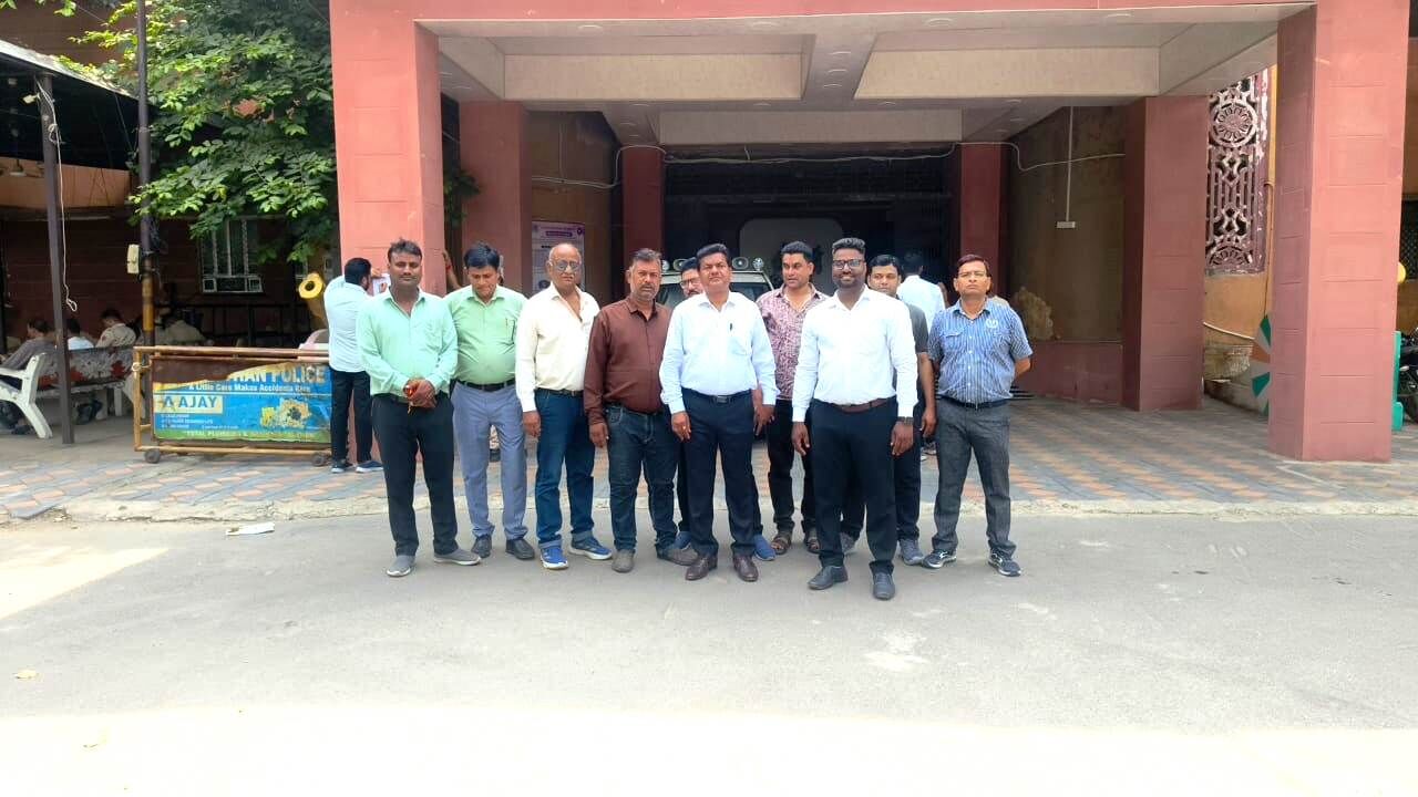 बिना मान्यता संचालित निजी स्कूलों और कोचिंग सेंटरों के खिलाफ कार्रवाई की मांग