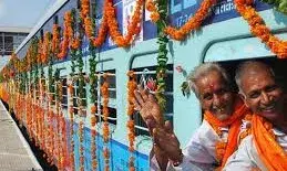 वरिष्ठ नागरिक तीर्थ यात्रा ट्रेन का इंजन फेल, चित्तौड़गढ़ में घंटों इंतजार से यात्री परेशान