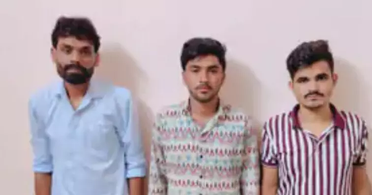 गुलाबपुरा पुलिस ने अवैध मादक पदार्थ तस्करी के फरार 3 आरोपियों को दबोचा गुलाबपुरा पुलिस ने अवैध मादक पदार्थ तस्करी के फरार 3 आरोपियों को दबोचा