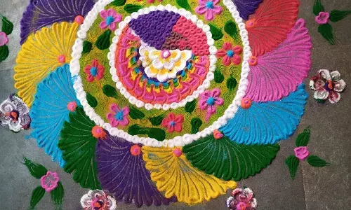 हरिपुरा में निकाली तिरंगा यात्रा प्रधानाचार्या टेलर ने बताया तिरंगा यात्रा का महत्व हरिपुरा में निकाली तिरंगा यात्रा प्रधानाचार्या टेलर ने बताया तिरंगा यात्रा का महत्व