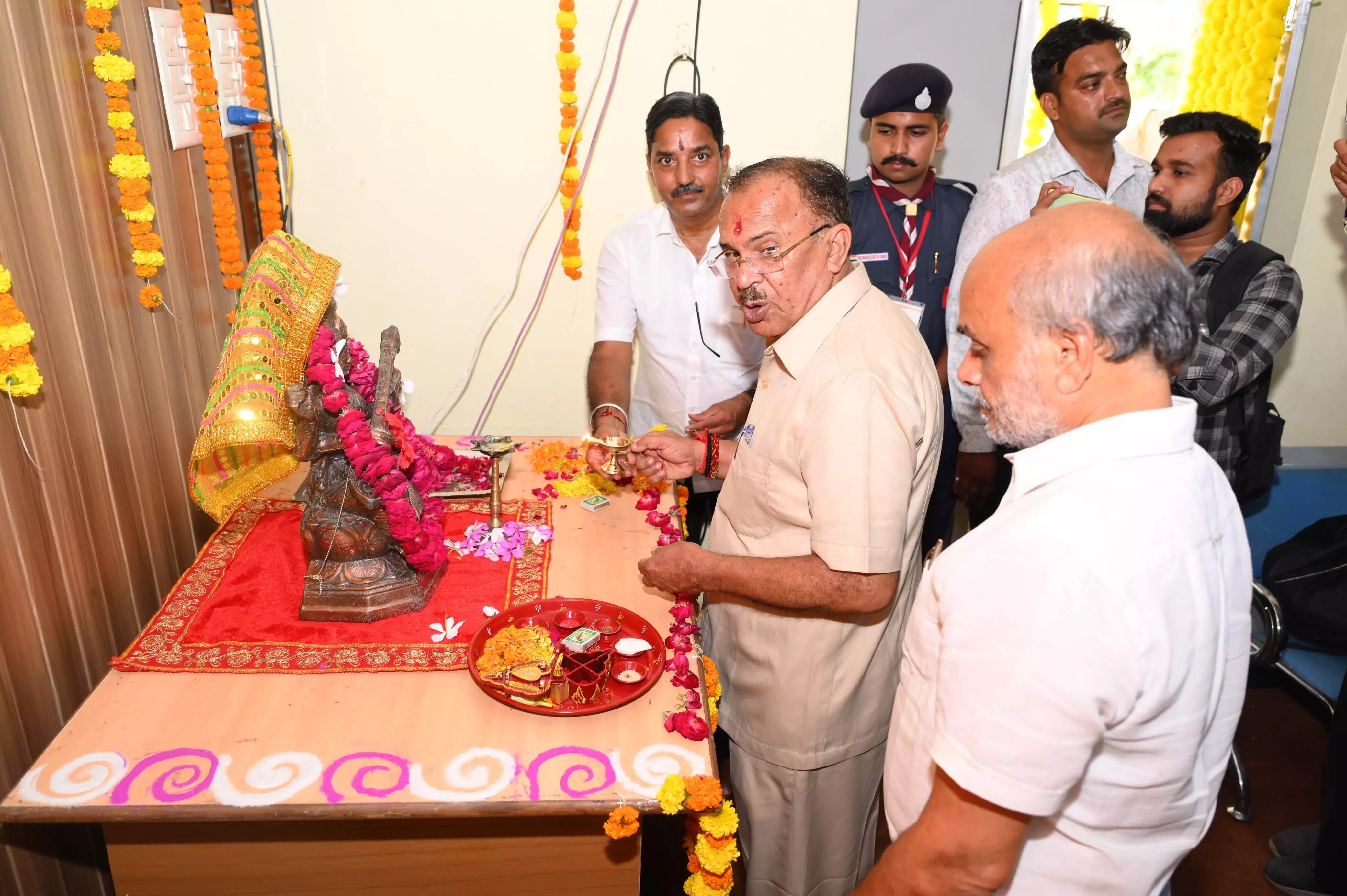 विधायक मद से निर्मित कंप्यूटर कक्ष व स्मार्ट कक्षा कक्षों का किया लोकार्पण विधायक मद से निर्मित कंप्यूटर कक्ष व स्मार्ट कक्षा कक्षों का किया लोकार्पण