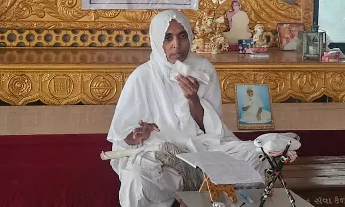 प्रभु की पूजा : विघ्नों का नाश, अभ्युदय और अंतिम फल मोक्ष प्रदाता : साध्वी जयदर्शिता प्रभु की पूजा : विघ्नों का नाश, अभ्युदय और अंतिम फल मोक्ष प्रदाता : साध्वी जयदर्शिता