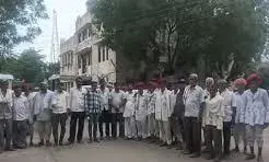 चामुंडा माता मंदिर चोरी मामले में ग्रामीणों का जिला कलेक्टर कार्यालय पर प्रदर्शन, 7 दिन में कार्रवाई की मांग