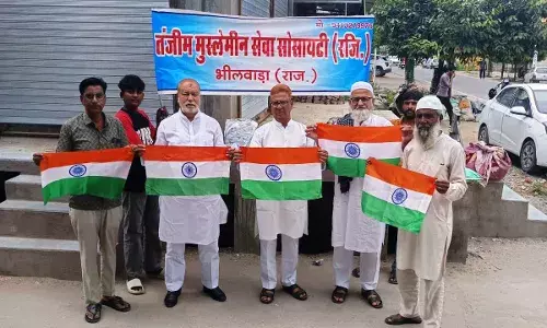 तंजीम मुस्लेमीन सेवा सोसायटी ने वितरित किये राष्ट्रीय ध्वज