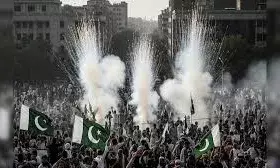 अंधाधुंध गोलीबारी, बच्ची समेत 3 की मौत, 64 से अधिक घायल अंधाधुंध गोलीबारी, बच्ची समेत 3 की मौत, 64 से अधिक घायल