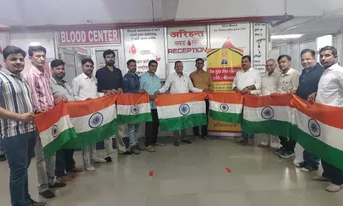 कोमल मुनि की प्रेरणा से शहीदों के सम्मान में जैन युवा सेवा संस्थान ने किया रक्तदान