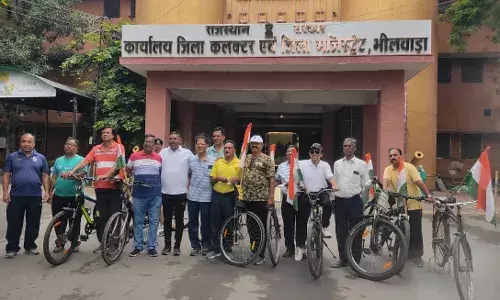 साइकिल क्लब ने निकाली तिरंगा रैली, अधिकारियों ने भी चलाई साइकिल