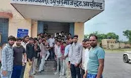 आसींद .बढ़ती चोरी की घटनाओं से व्यापारी   आक्रोशित,चोरों की गिरफ्तारी तक बाजार बंद, धरना प्रदर्शन जारी