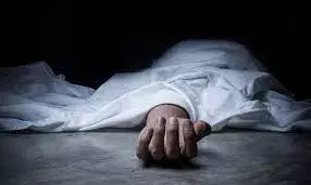 नर्सिंग होम में लटकता मिला नर्स का शव, परिवार का आरोप- यौन उत्पीड़न और हत्या की गई