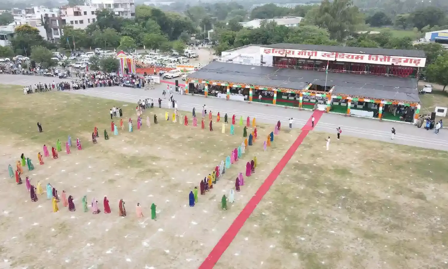 सहकारिता मंत्री श्री गोतम दक ने ध्वजारोहण कर परेड की ली सलामी