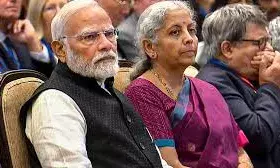 जीएसटी में बड़ी राहत की तैयारी: दरें घटाकर दो स्लैब, रोज़मर्रा की 90% चीज़ें होंगी सस्ती जीएसटी में बड़ी राहत की तैयारी: दरें घटाकर दो स्लैब, रोज़मर्रा की 90% चीज़ें होंगी सस्ती