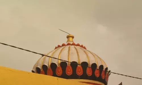 भगवान के घर को चोरों ने बनाई निशाना, स्वर्ण कलश चुराया