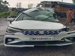 पुरी जाते वक्त ट्रक से टकराई कार, इंदौर के 6 युवकों की मौत पुरी जाते वक्त ट्रक से टकराई कार, इंदौर के 6 युवकों की मौत