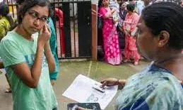 लड़कियां उतार दें झुमके और कंगन, जीन्स बैन, ना करें ये गलतियां