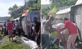 जैसे ही पलटा डीजल का टैंकर मग्गा-बाल्टी लेकर बटोरने पहुंचे लोग