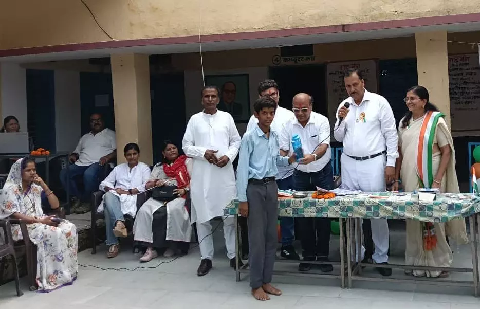 स्वतंत्रता दिवस के अवसर पर देश भक्ति के कार्यक्रम स्वतंत्रता दिवस के अवसर पर देश भक्ति के कार्यक्रम