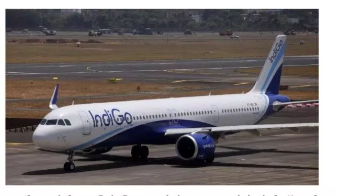 मुंबई टला बड़ा हादसा, इंडिगो के विमान का पिछला हिस्सा रनवे से टकराया मुंबई टला बड़ा हादसा, इंडिगो के विमान का पिछला हिस्सा रनवे से टकराया