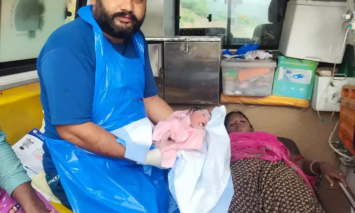 108 एंबुलेंस में गूंजी किलकारी, जच्चा-बच्चा सुरक्षित