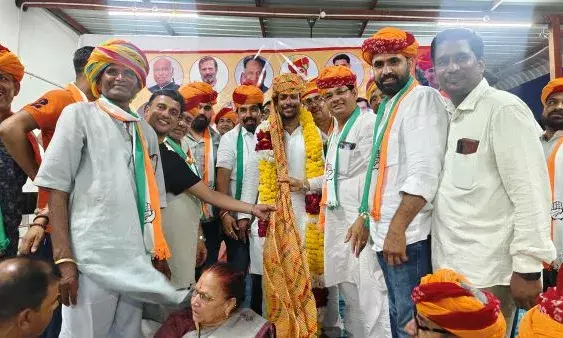 कांग्रेस अध्यक्ष दादीच को 21 किलो की माला व साफा पहनाकर किया स्वागत