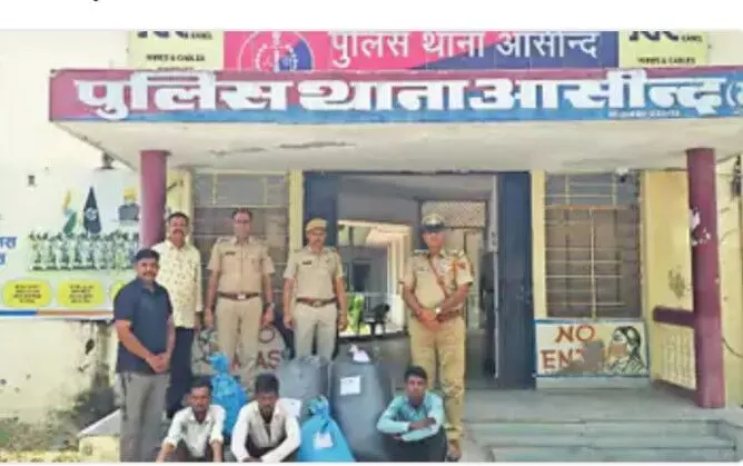 आसींद पुलिस ने पीछा कर पकड़ी कार, लाखों का डोडा चूरा और अफीम जब्त, 3 तस्कर पकड़े , 2 फरार, एक डिटेन आसींद पुलिस ने पीछा कर पकड़ी कार, लाखों का डोडा चूरा और अफीम जब्त, 3 तस्कर पकड़े , 2 फरार, एक डिटेन