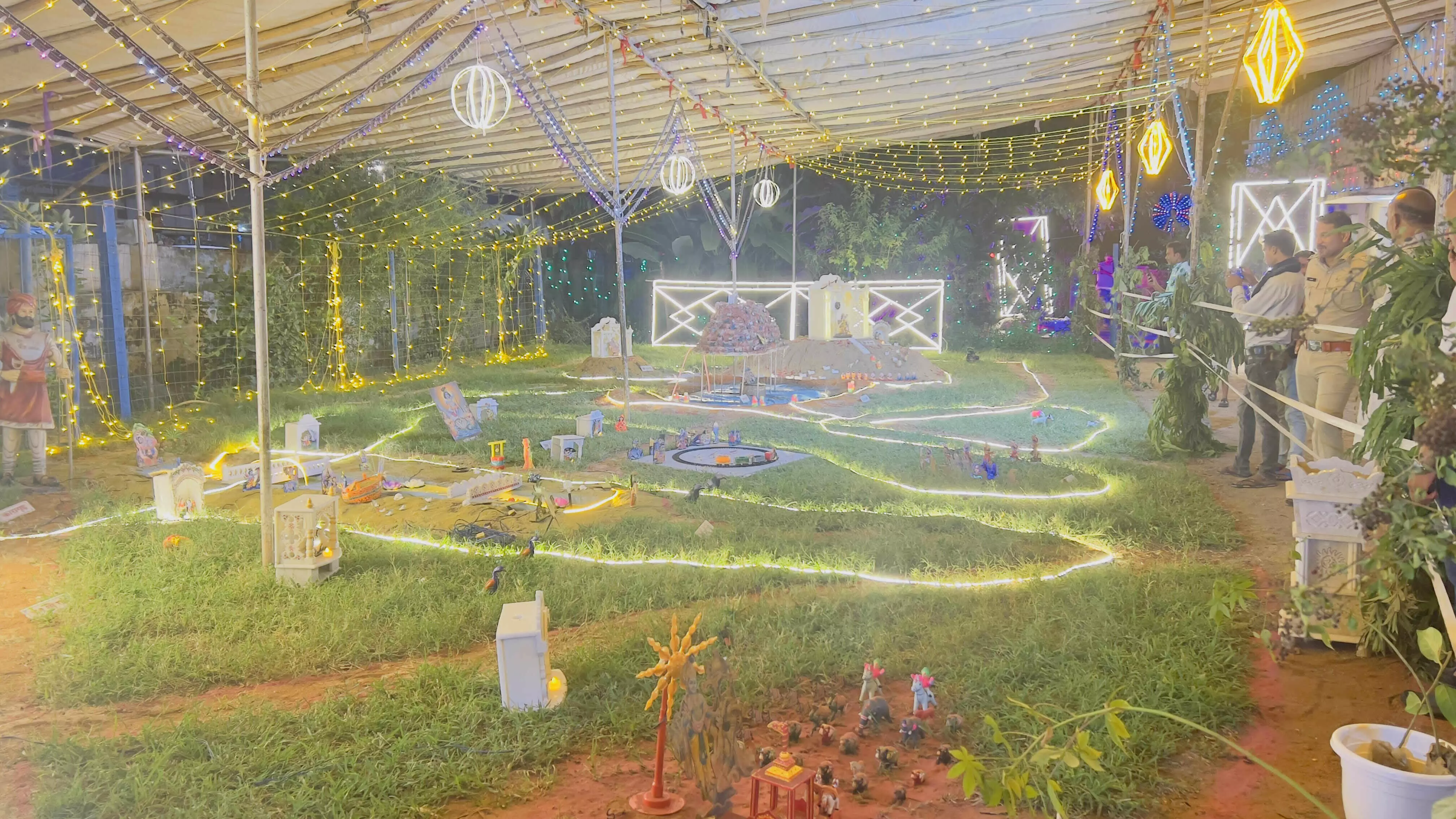 रायला और शाहपुरा में जन्माष्टमी महोत्सव की धूम, झांकियों ने खींचा जनसैलाब रायला और शाहपुरा में जन्माष्टमी महोत्सव की धूम, झांकियों ने खींचा जनसैलाब