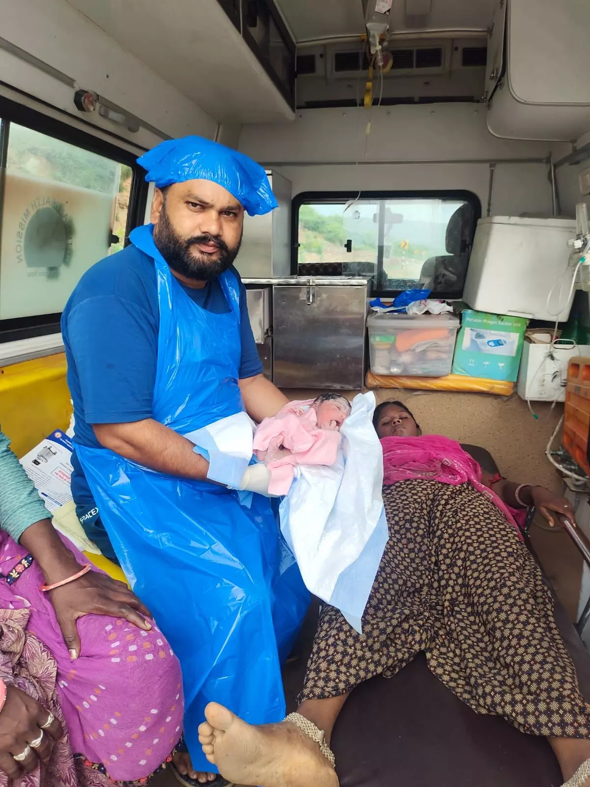 108 एंबुलेंस में गूंजी किलकारी, जच्चा-बच्चा सुरक्षित