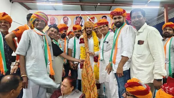 कांग्रेस अध्यक्ष दादीच को 21 किलो की माला व साफा पहनाकर किया स्वागत