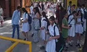 दिल्ली में तीन स्कूल और एक कॉलेज को बम से उड़ाने की मिली धमकी