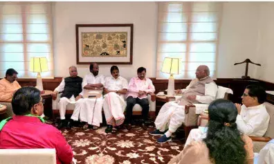 इंडिया गठबंधन की बैठक में उपराष्ट्रपति पद को लेकर चर्चा