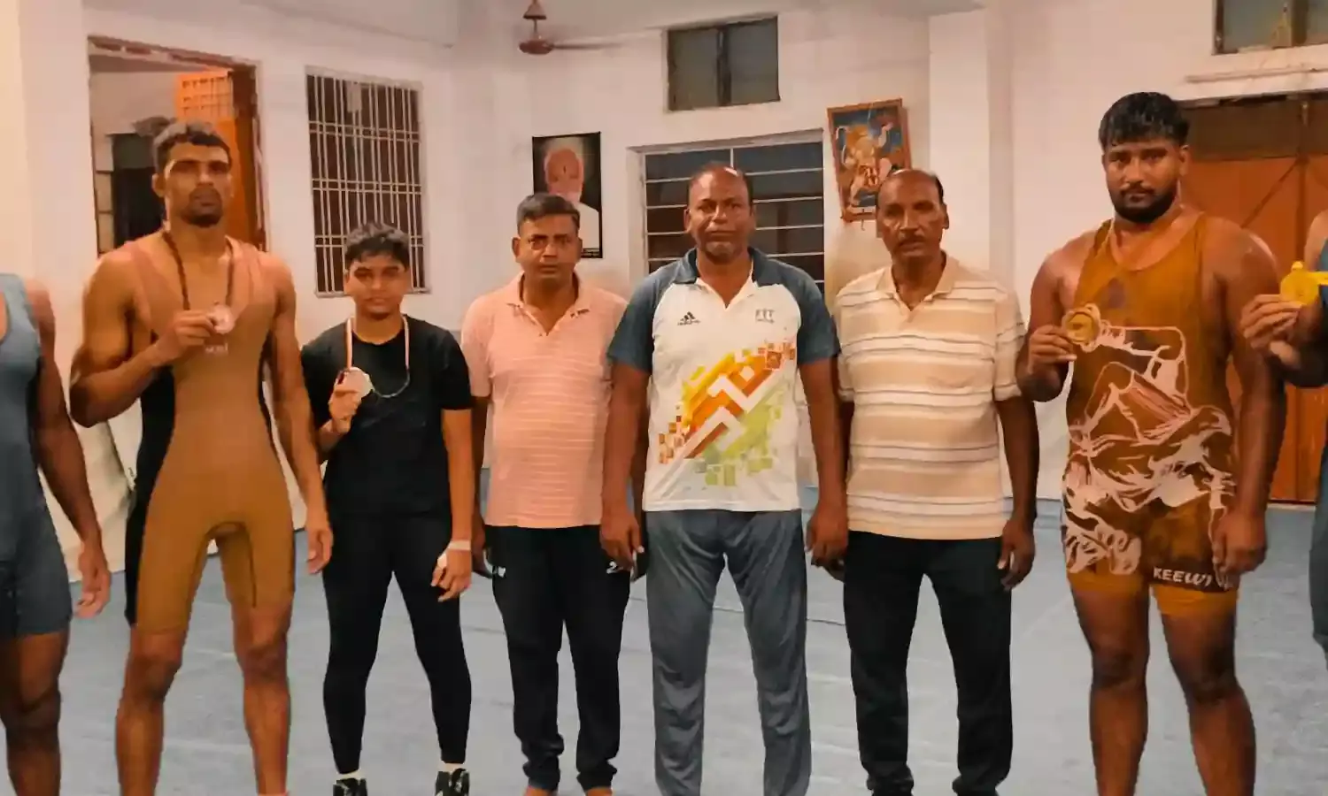 राज्य स्तरीय अंडर-23 कुश्ती प्रतियोगिता: शिव व्यायाम शाला पुर के पहलवानों ने लहराया परचम, सुमित और रोहित ने जीते गोल्ड राज्य स्तरीय अंडर-23 कुश्ती प्रतियोगिता: शिव व्यायाम शाला पुर के पहलवानों ने लहराया परचम, सुमित और रोहित ने जीते गोल्ड