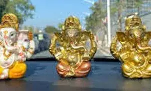 गाड़ी में किस देवता कि मूर्ति रखें गाड़ी में किस देवता कि मूर्ति रखें