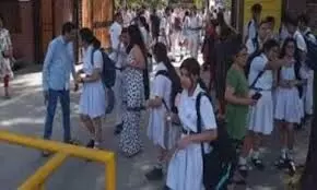 दिल्ली में तीन स्कूल और एक कॉलेज को बम से उड़ाने की मिली धमकी दिल्ली में तीन स्कूल और एक कॉलेज को बम से उड़ाने की मिली धमकी
