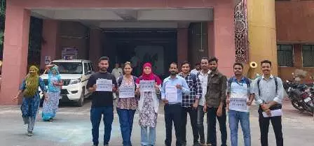 जांचों के निजीकरण के विरोध में लेबोरेट्री टेक्नीशियन संघ ने कलेक्टर को सौंपा ज्ञापन जांचों के निजीकरण के विरोध में लेबोरेट्री टेक्नीशियन संघ ने कलेक्टर को सौंपा ज्ञापन