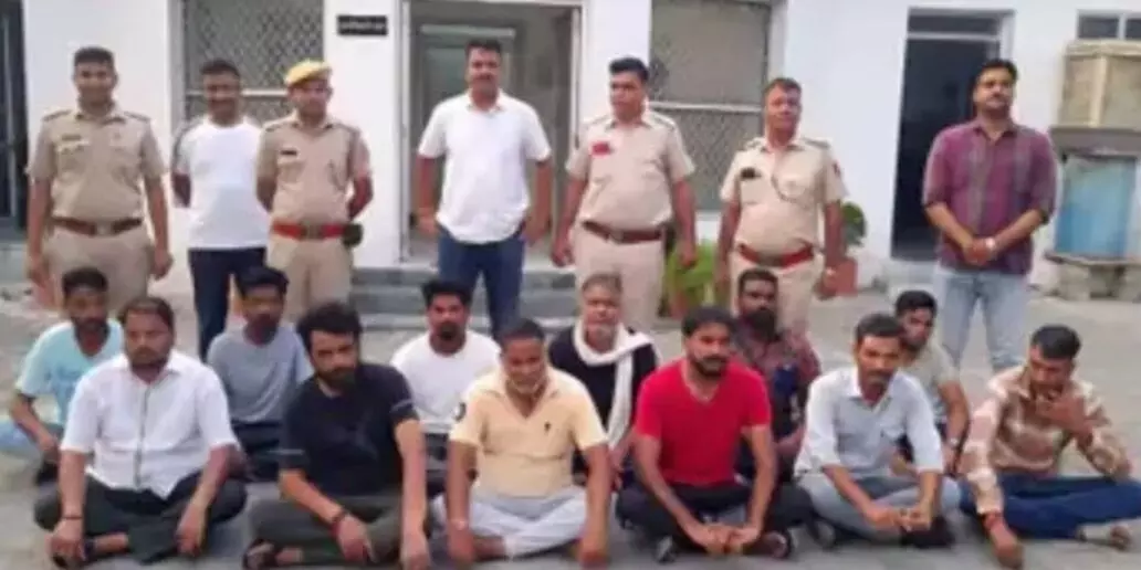 व्यामशाला के दो संचालकों सहित 6 जुआरियों को भेजा जेल, 6 को मिली जमानत व्यामशाला के दो संचालकों सहित 6 जुआरियों को भेजा जेल, 6 को मिली जमानत