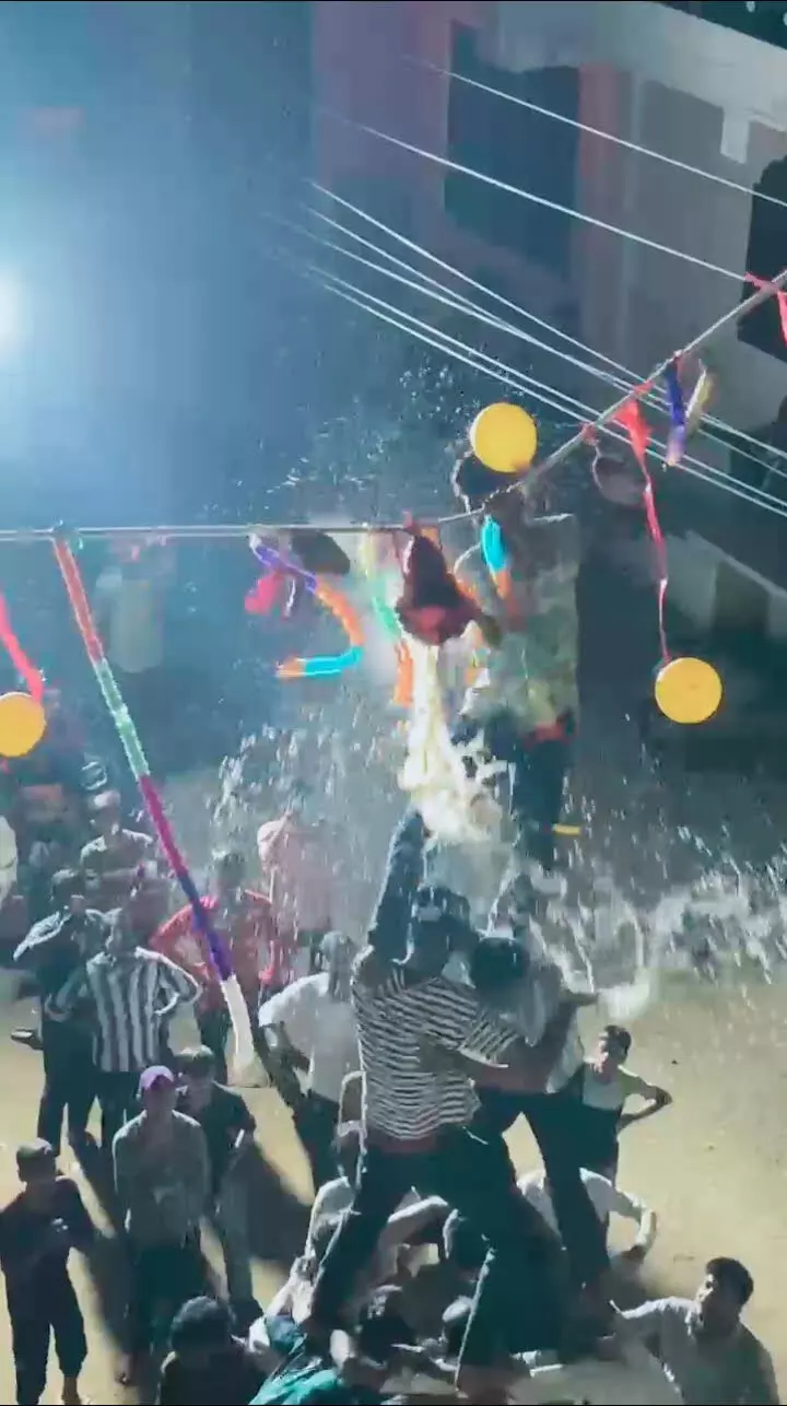 गालव ग्रुप द्वारा जन्माष्टमी पर किया मटकी फोड़ का आयोजन गालव ग्रुप द्वारा जन्माष्टमी पर किया मटकी फोड़ का आयोजन