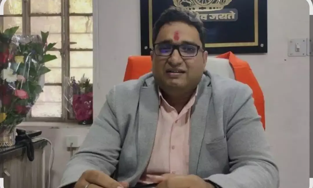 भीलवाड़ा के CMHO डॉ. चैतन्य प्रकाश गोस्वामी निलंबित, गड़बड़ियों के आरोप भीलवाड़ा के CMHO डॉ. चैतन्य प्रकाश गोस्वामी निलंबित, गड़बड़ियों के आरोप