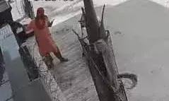 कपड़े चुराने आई युवती की करतूत सीसीटीवी में कैद