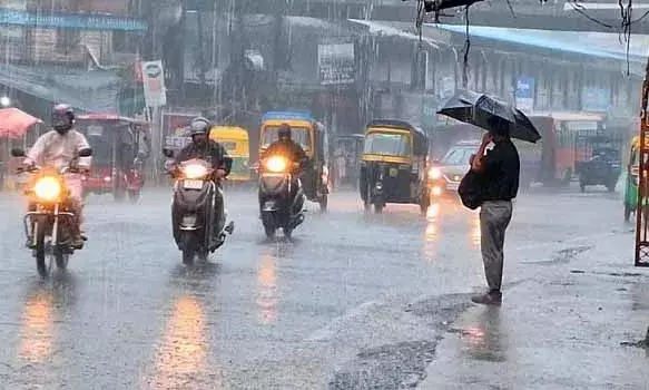 जयपुर में बदला मौसम का मिजाज, कहीं रिमझिम तो कहीं तेज हो रही बारिश जयपुर में बदला मौसम का मिजाज, कहीं रिमझिम तो कहीं तेज हो रही बारिश