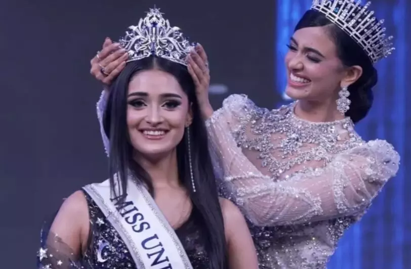 राजस्थान की बेटी मनिका विश्वकर्मा के सिर सजा मिस यूनिवर्स इंडिया 2025 का ताज राजस्थान की बेटी मनिका विश्वकर्मा के सिर सजा मिस यूनिवर्स इंडिया 2025 का ताज