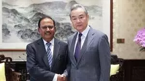 चीनी विदेश मंत्री वांग यी ने NSA अजीत डोभाल से की मुलाकात, भारत-चीन सीमा विवाद समेत कई मुद्दों पर हुई बात चीनी विदेश मंत्री वांग यी ने NSA अजीत डोभाल से की मुलाकात, भारत-चीन सीमा विवाद समेत कई मुद्दों पर हुई बात