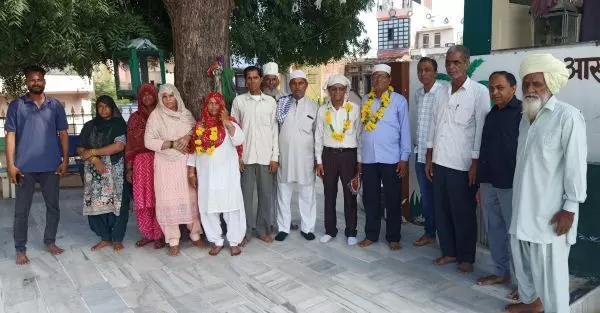 कोटडी में उमराह जाने वालों का दरगाह में किया स्वागत कोटडी में उमराह जाने वालों का दरगाह में किया स्वागत