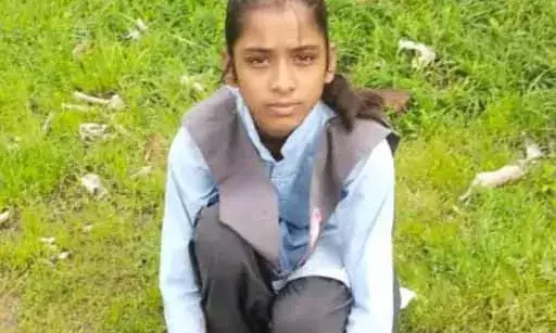 13 साल की छात्रा की स्कूल से लौटते वक्त मौत, गांव में पसरा मातम
