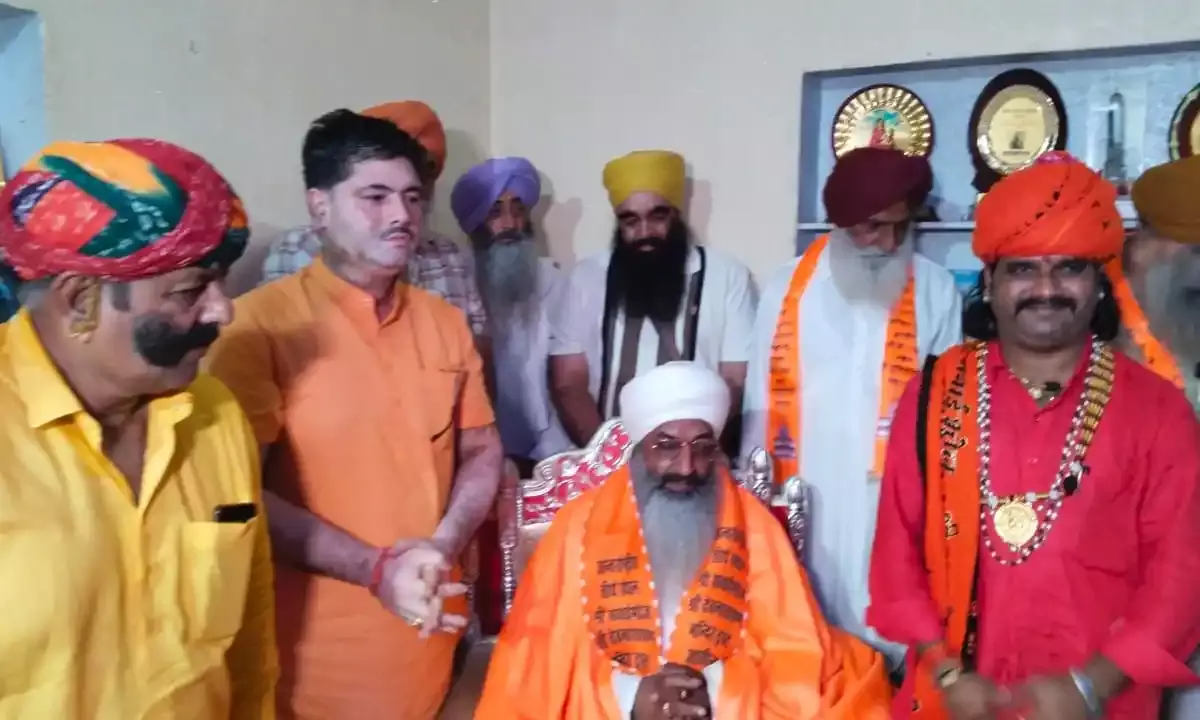 सिख धर्म के अंतराष्ट्रीय संत चरणजीत सिंह महाराज ने किए सवाई भोज मंदिर के दर्शन सिख धर्म के अंतराष्ट्रीय संत चरणजीत सिंह महाराज ने किए सवाई भोज मंदिर के दर्शन