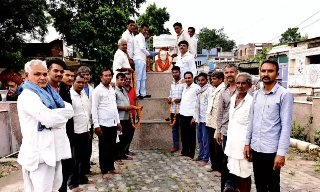 सद्भावना दिवस पर पूर्व प्रधानमंत्री स्व. राजीव गांधी को कांग्रेसजनों ने अर्पित किए श्रद्धासुमन सद्भावना दिवस पर पूर्व प्रधानमंत्री स्व. राजीव गांधी को कांग्रेसजनों ने अर्पित किए श्रद्धासुमन