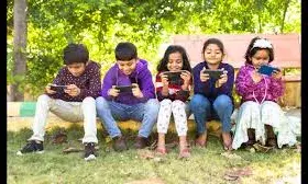 मोबाइल-गैजेट्स से बचें आर्थिक और मानसिक नुकसान, अपनाएं ये 5 वास्तु टिप्स