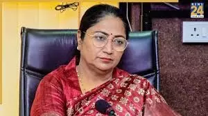 दिल्ली की CM रेखा गुप्ता पर हमला, जनसुनवाई के दौरान अफरा-तफरी; आरोपी हिरासत में दिल्ली की CM रेखा गुप्ता पर हमला, जनसुनवाई के दौरान अफरा-तफरी; आरोपी हिरासत में