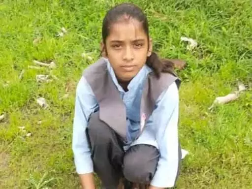 13 साल की छात्रा की स्कूल से लौटते वक्त मौत, गांव में पसरा मातम 13 साल की छात्रा की स्कूल से लौटते वक्त मौत, गांव में पसरा मातम